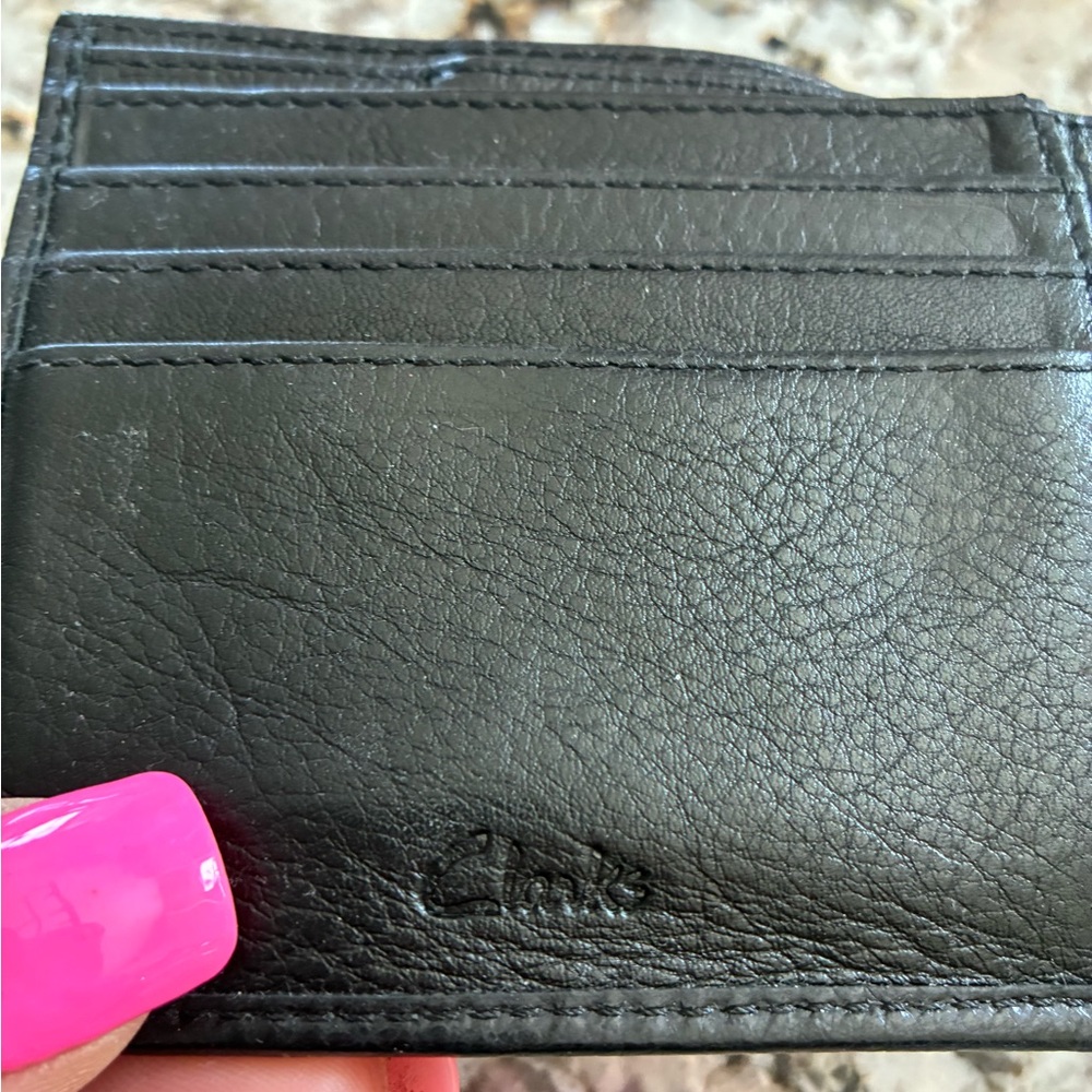 Clarks PEBBLE Men’s Black LEATHER (100%) Wallet! Absolutely Gorgeous!